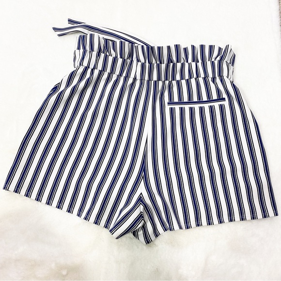 NWT-Express Black Blue Pin stripe paper bag shorts S - Picture 2 of 6